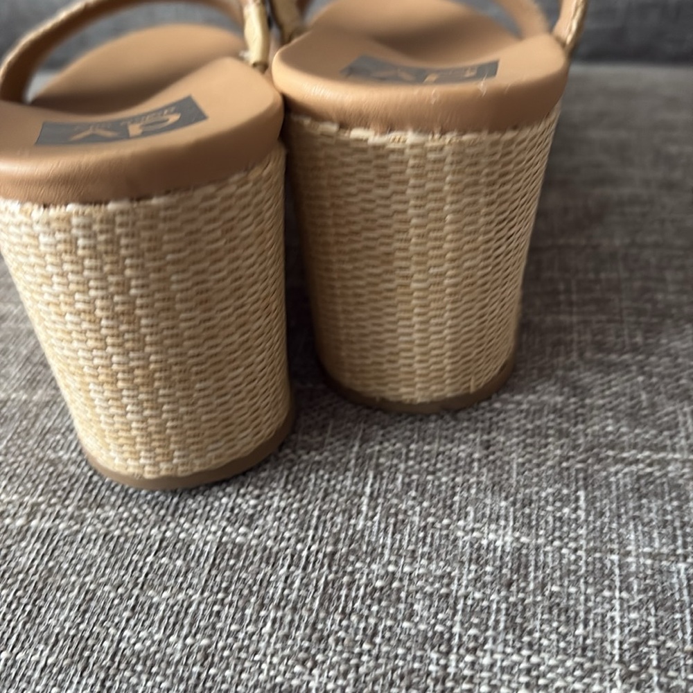 Sandals - Picture 2 of 3